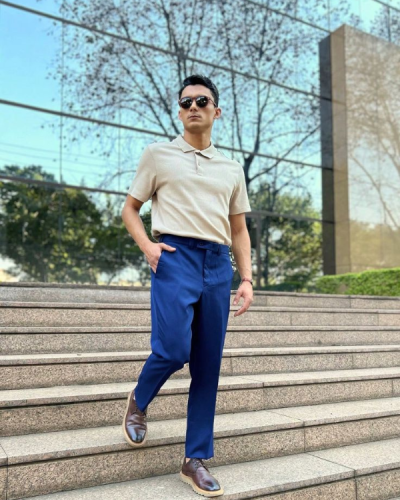 Calça Social Alfaiataria Masculina em tecido Microfibra liso na cor Azul Navy e modelagem Slim_ Peça ideal para ocasiões formais e ambientes de trabalho, para homens que buscam transmitir elegância e confia